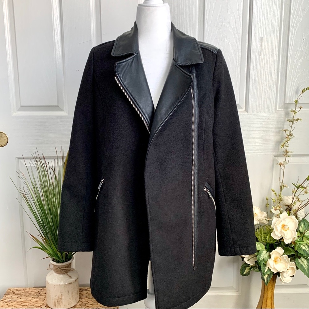 RICKI’s black heavy COAT